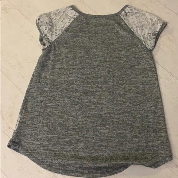 A shirt - Picture 3 of 3